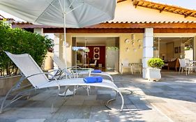 Linda casa na praia da Enseada - 150mts da praia